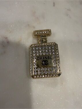 Chanel beauty gift with purchase  brooch perfume bottle